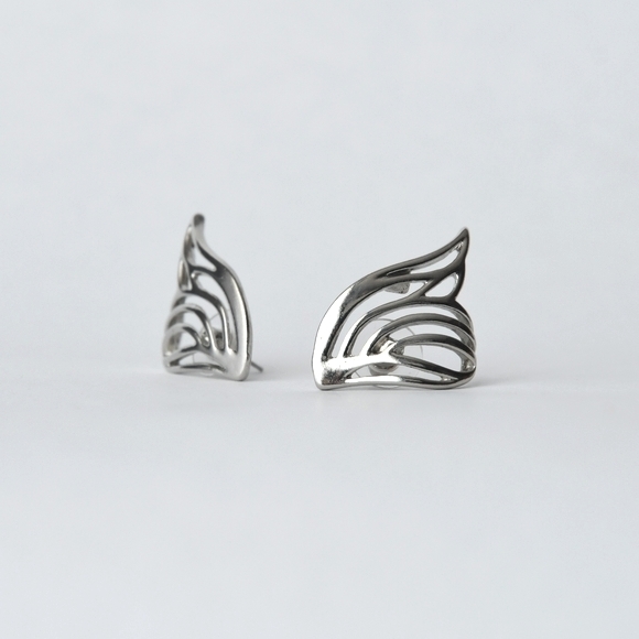 Vintage Silvertone Winged Earrings - Picture 3 of 5